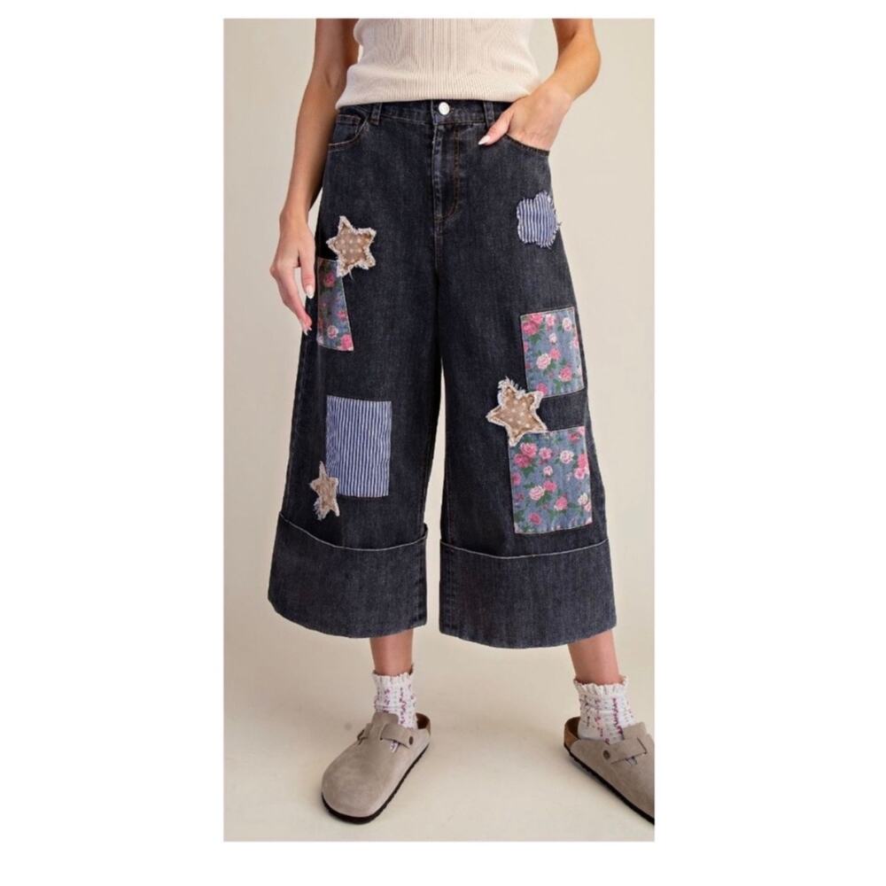 Easel Rose Patch Black Denim Cropped Jeans - Picture 2 of 5